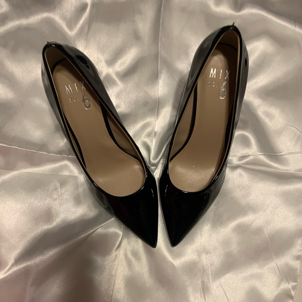 Another never worn pair of shoes! Pointed toes, block heels